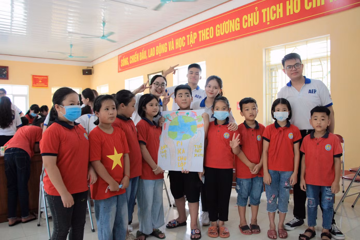 Hoạt động tình nguyện cùng các em nhỏ có hoàn cảnh khó khăn tại Xã Minh Quân, huyện Trấn Yên, tỉnh Yên Bái.