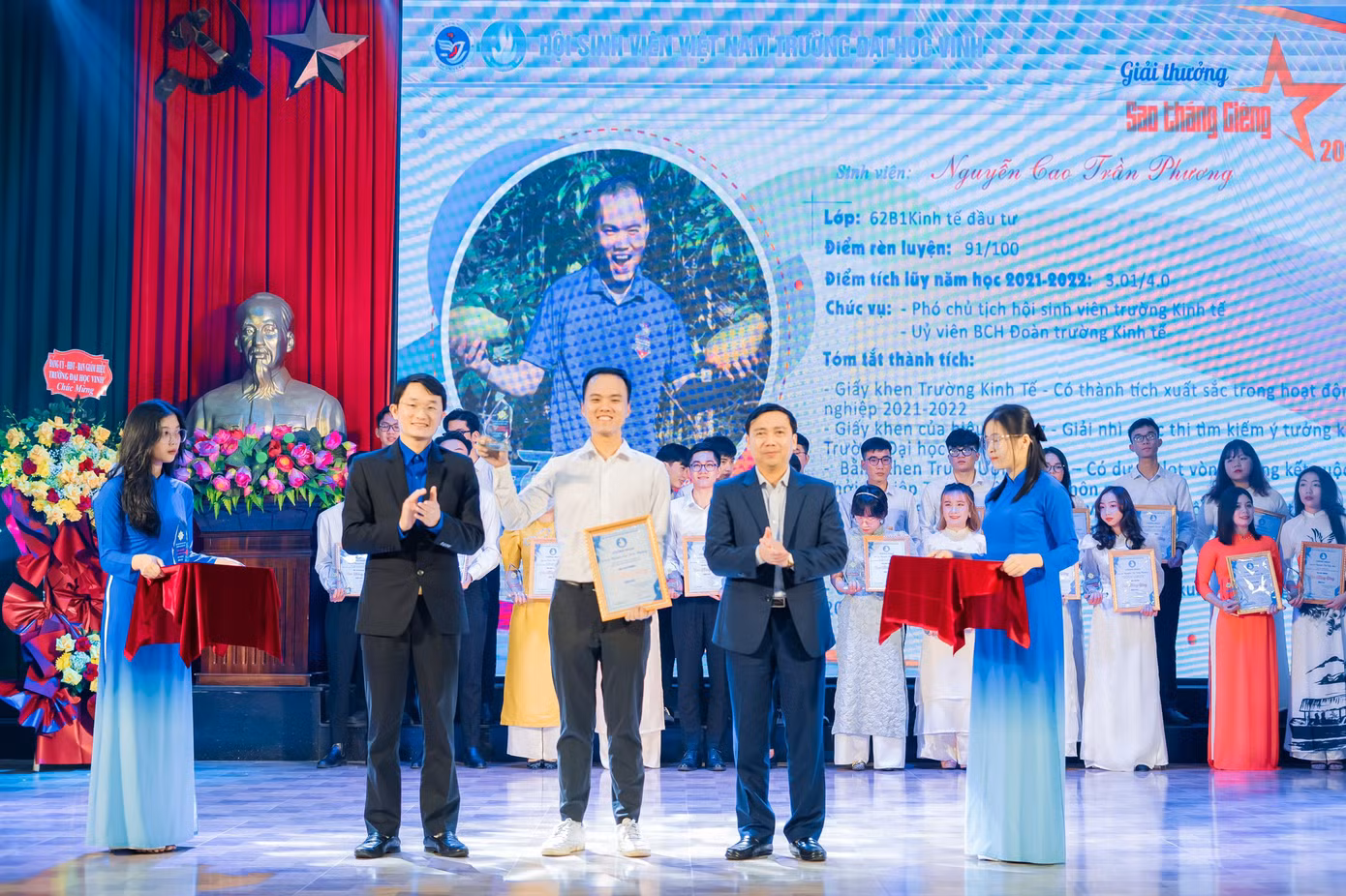 Anh đạt danh hiệu “Sao tháng Giêng” cấp trường năm học 2021-2022.