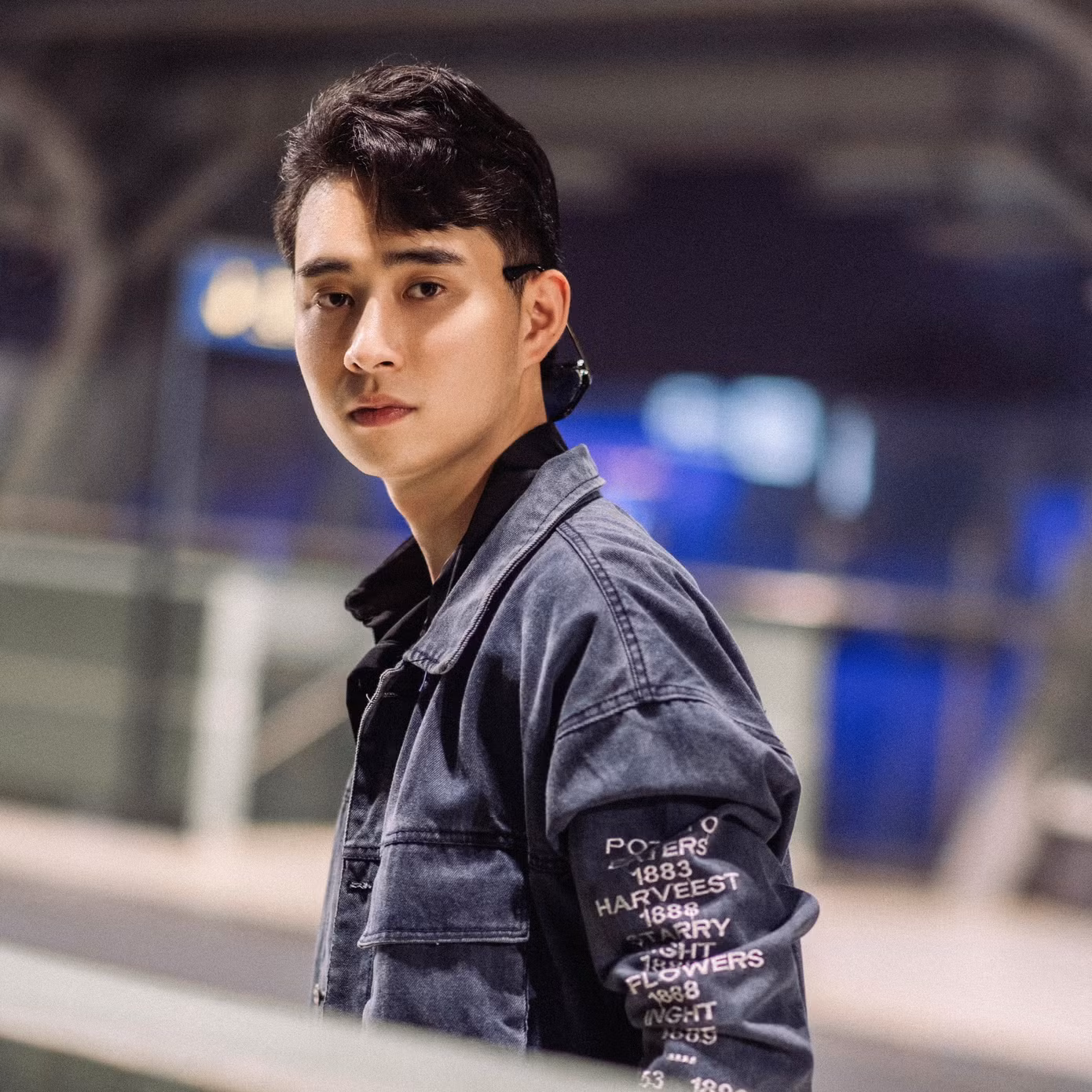 Với diễn xuất tự nhiên, gương mặt thanh tú cùng phong cách “soái ca ngôn tình” đã giúp anh thu hút được đông đảo khán giả trẻ. Với diễn xuất tự nhiên, gương mặt thanh tú cùng phong cách “soái ca ngôn tình” đã giúp anh thu hút được đông đảo khán giả trẻ.