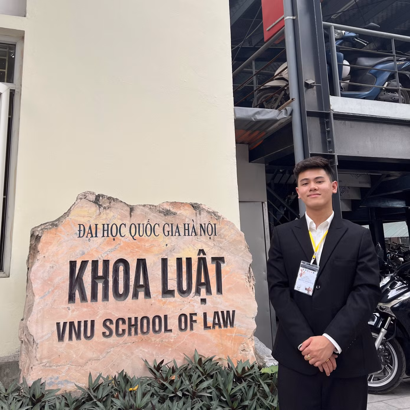 Huy cho rằng, thế hệ trẻ chúng ta hãy cùng cố gắng học tập để xây dựng một xã hội thật tốt đẹp.