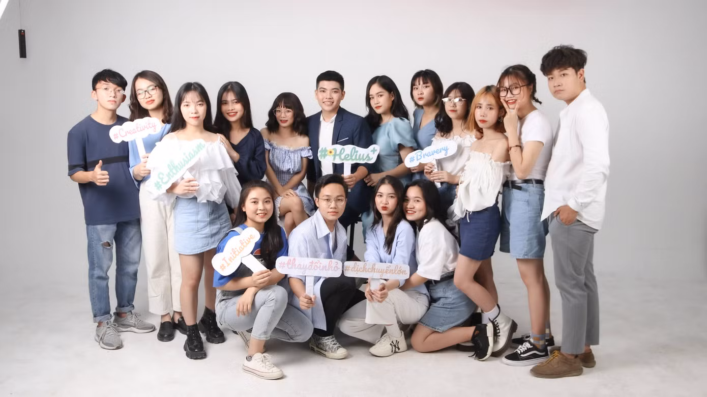 Phương Anh tham gia các hoạt động truyền thông về môi trường cùng với đội nhóm của mình là Helius+.