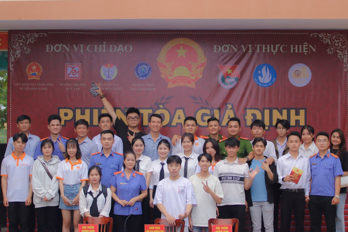 Phiên tòa giả định “Học sinh với hành vi bạo lực” diễn ra tại trường THPT Ông Ích Khiêm, Thành phố Đà Nẵng.