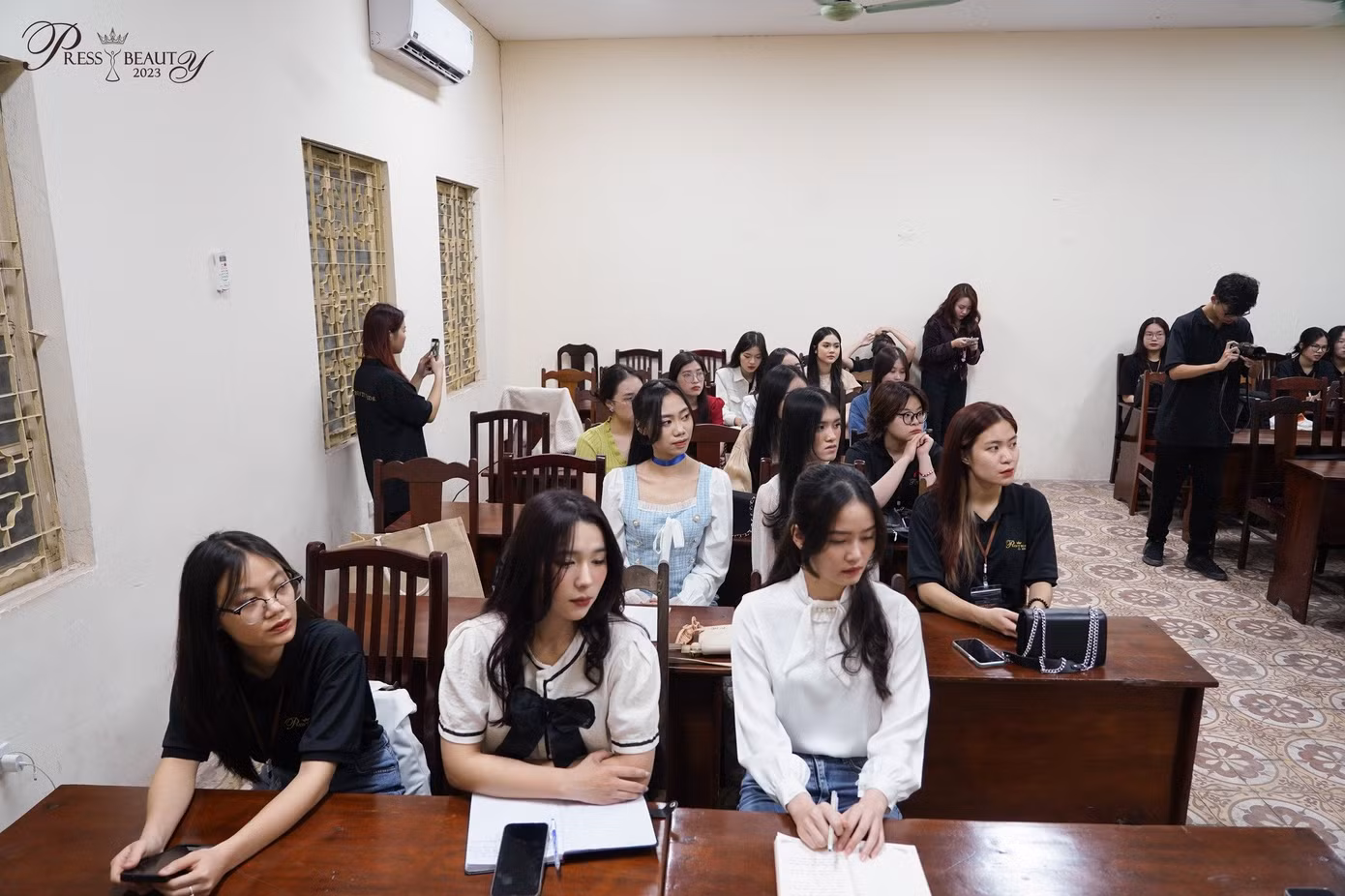 20 cô gái xuất sắc nhất của Press Beauty mùa thứ 9 đều rất trân trọng những trải nghiệm và kiến thức trong buổi training kỹ năng hùng biện.