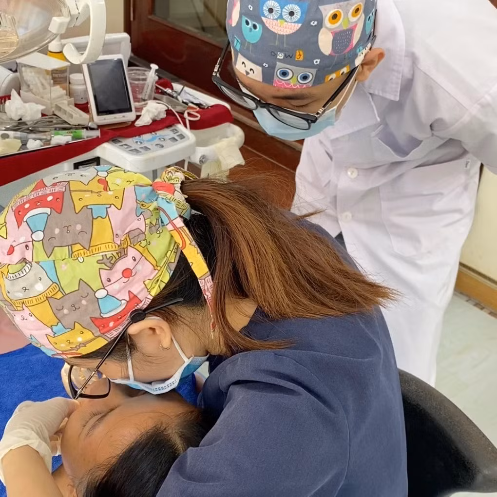 Nữ sinh không ngừng học tập, rèn luyện và nâng cao kiến thức chuyên môn. Nữ sinh không ngừng học tập, rèn luyện và nâng cao kiến thức chuyên môn.