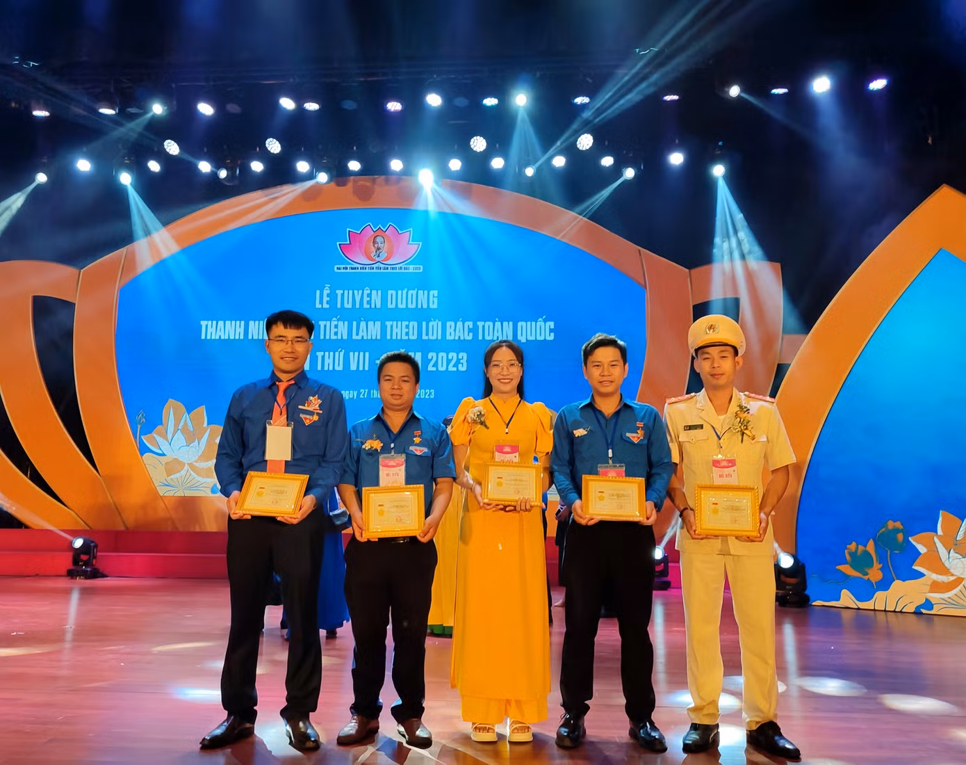Những thành tích là minh chứng về sự cố gắng và hành trình phấn đấu của Hoài Thu. Những thành tích là minh chứng về sự cố gắng và hành trình phấn đấu của Hoài Thu.