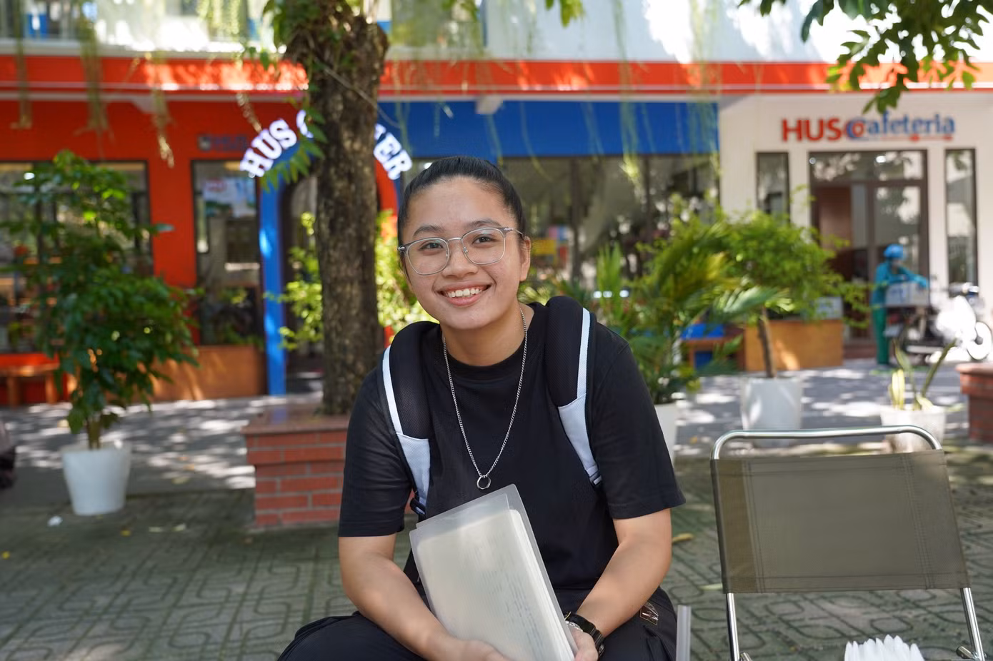 Đỗ Minh Ngọc, lớp K65 Công nghệ Sinh học (Chất lượng cao) đã tốt nghiệp đại học và đang chuẩn bị học tiếp lên thạc sĩ.