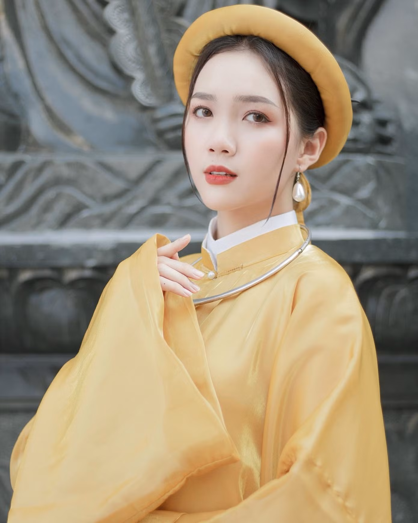 Mỹ Vân sinh ra và lớn lên ở Sài Gòn, cô sắp hoàn thành xong chương trình học chuyên ngành Ngôn ngữ Anh Thương mại tại Trường Đại học Tôn Đức Thắng.