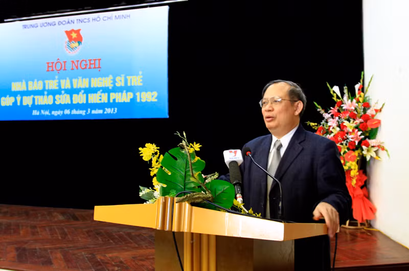 Tiến sĩ Đinh Xuân Thảo, Viện trưởng Viện Nghiên cứu lập pháp của Quốc hội giới thiệu một số nội dung sửa đổi quan trọng của Dự thảo Hiến pháp. Ảnh: Xuân Tùng. Tiến sĩ Đinh Xuân Thảo, Viện trưởng Viện Nghiên cứu lập pháp của Quốc hội giới thiệu một số nội dung sửa đổi quan trọng của Dự thảo Hiến pháp. Ảnh: Xuân Tùng