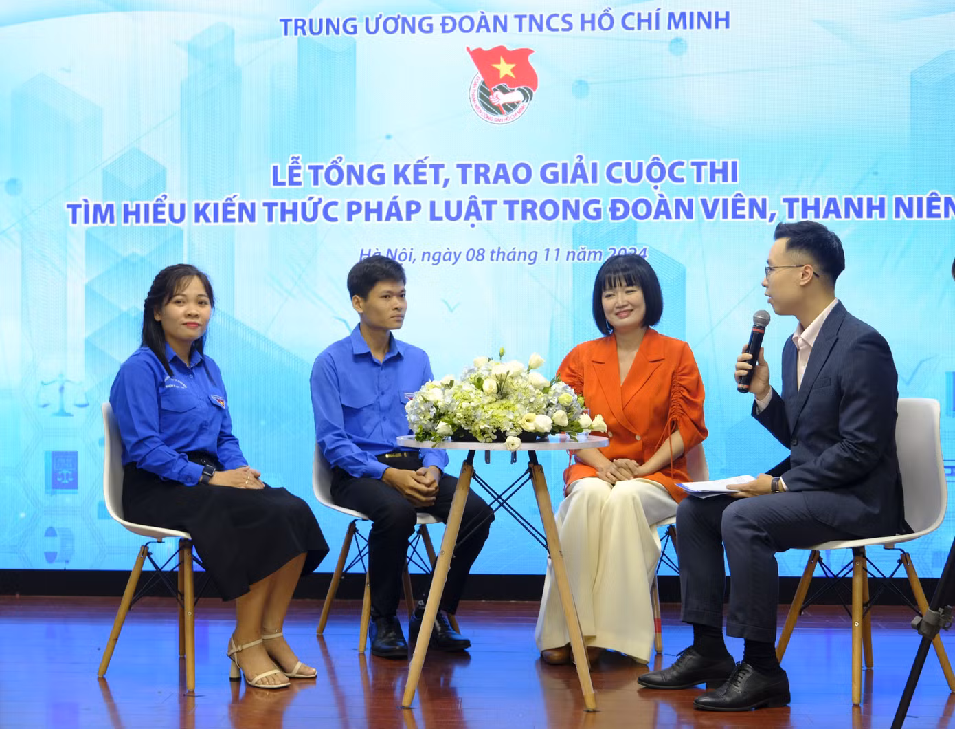 Các diễn giả giao lưu tại chương trình. Ảnh: Châu Linh Các diễn giả giao lưu tại chương trình. Ảnh: Châu Linh