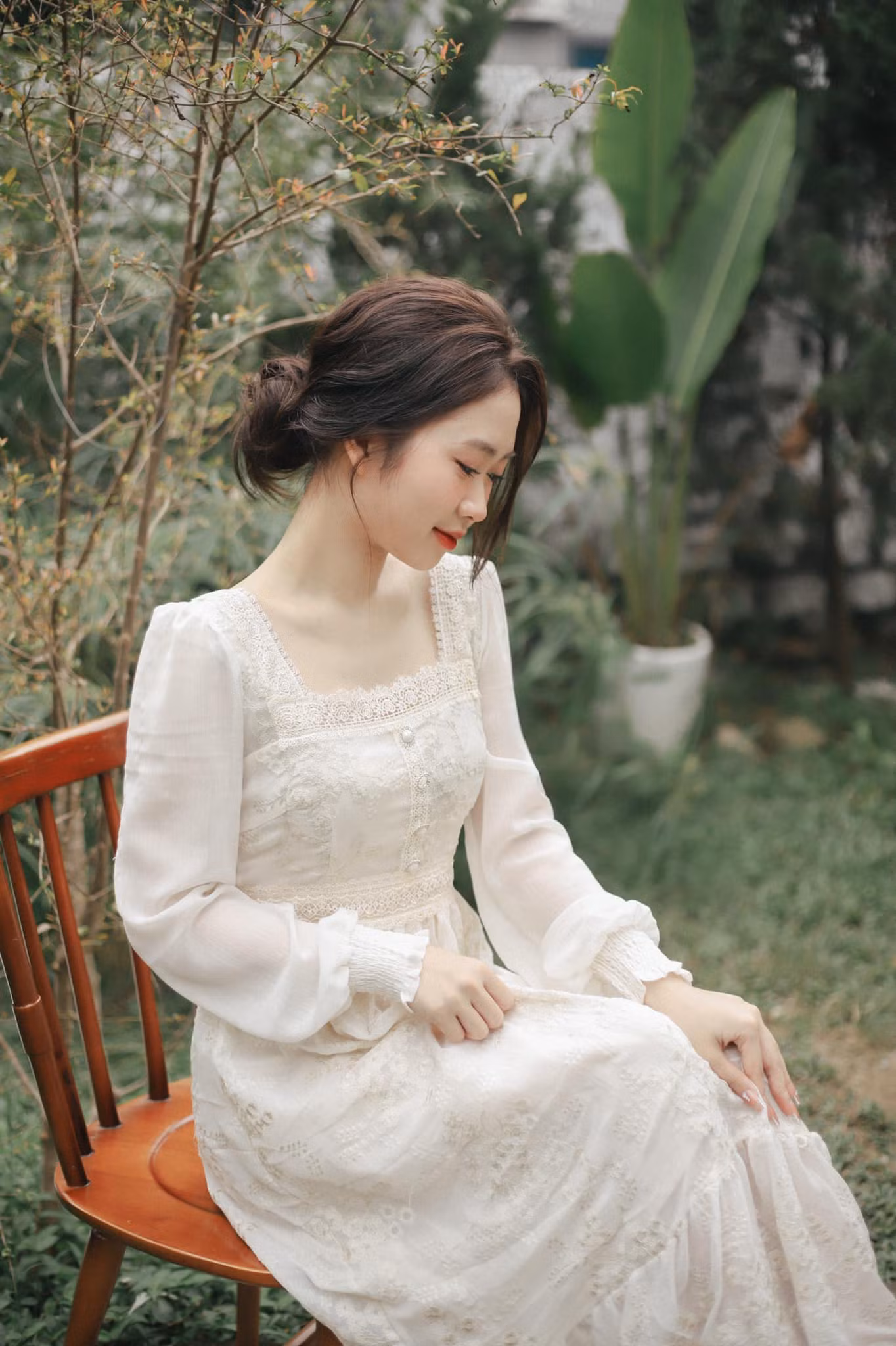 Nữ sinh có thành tích học tập, nghiên cứu khoa học nổi bật. Nữ sinh có thành tích học tập, nghiên cứu khoa học nổi bật.