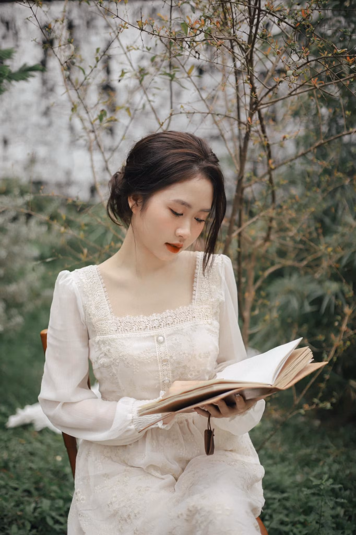 Nữ sinh có thành tích học tập, nghiên cứu khoa học nổi bật. Nữ sinh có thành tích học tập, nghiên cứu khoa học nổi bật.