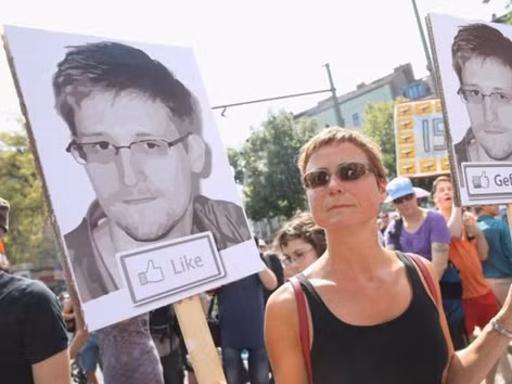 Việc Edward Snowden tiết lộ các chương trình giám sát của Mỹ được người dân nhiều nước ủng hộ. Ảnh: Getty Images