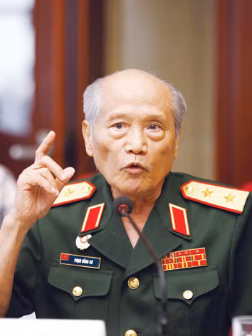 Trung tướng Phạm Hồng Cư Nguyên Phó Chủ nhiệm Tổng cục Chính trị