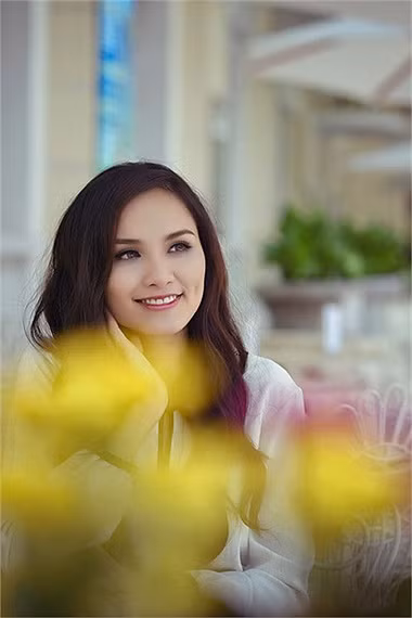 Diễm Hương cũng đang nghiên cứu về khóa học kinh doanh bất động sản ở Mỹ để có thể hỗ trợ công việc kinh doanh truyền thống của gia đình nên đã phải bảo lưu kết quả học tập tại ĐH Hoa Sen