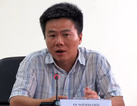 GS Ngô Bảo Châu trong một lần trở lại Việt Nam