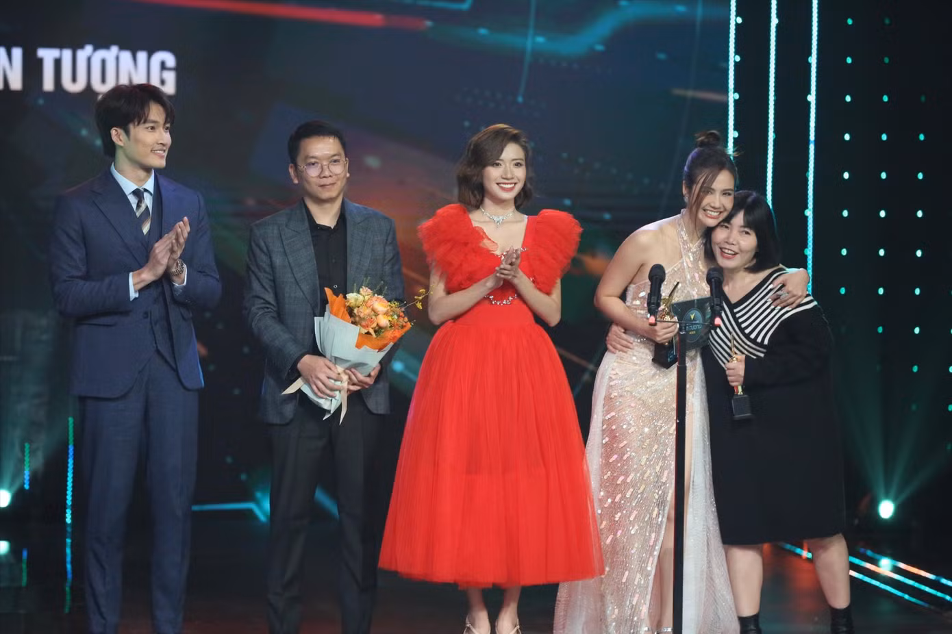 Thương ngày nắng về được xướng tên ở hạng mục Phim truyền hình ấn tượng Ảnh: TRỌNG TÀI Thương ngày nắng về được xướng tên ở hạng mục Phim truyền hình ấn tượng Ảnh: TRỌNG TÀI