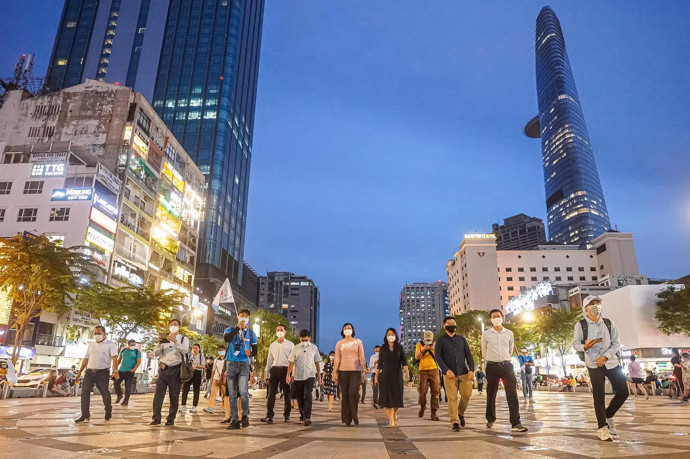 Du khách tham quan Citytour tại TPHCM Du khách tham quan Citytour tại TPHCM