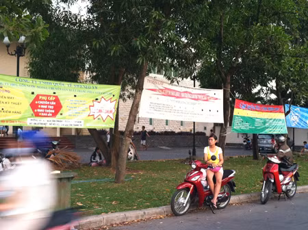 Trong khi công nhân…xin thất nghiệp thì doanh nghiệp không kiếm ra lao động. Ảnh: L.N