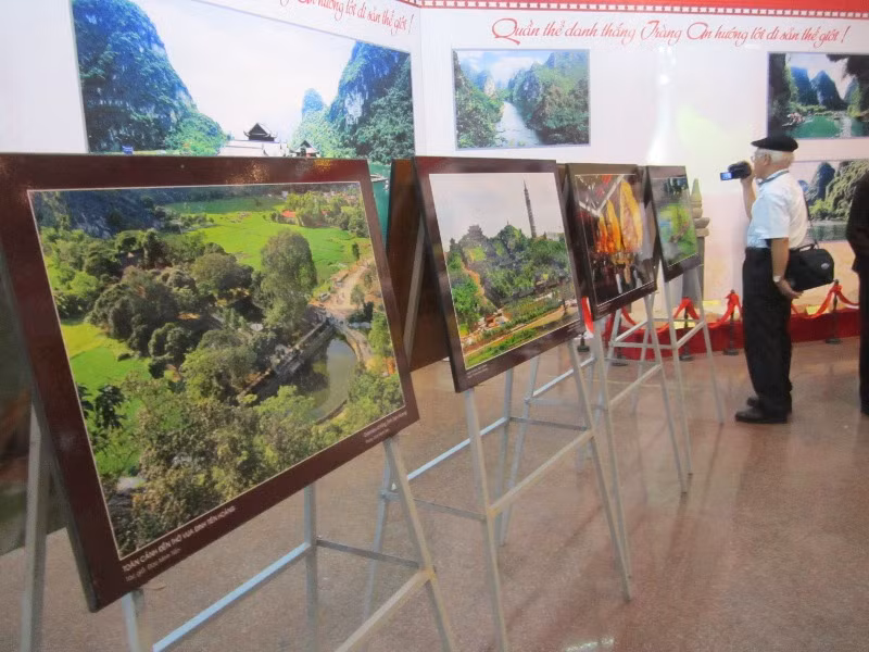 Triển lãm tranh ảnh
