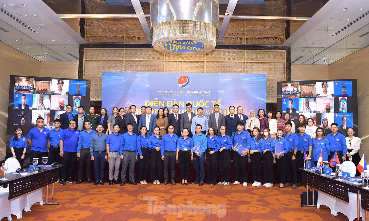 Các đại biểu tham gia Diễn đàn năm 2022 với chủ đề “Chính sách phát triển thanh niên - Kinh nghiệm của các nước”