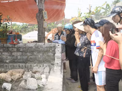 Vái lạy nơi rắn trú ẩn