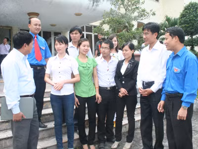 Các Phó Chủ tịch xã trẻ trao đổi với lãnh đạo địa phương. Các Phó Chủ tịch xã trẻ trao đổi với lãnh đạo địa phương