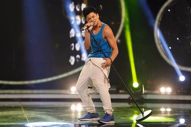 Trọng Hiếu tại Vietnam Idol 2015 gây nhiều tranh cãi vì giọng hát yếu.