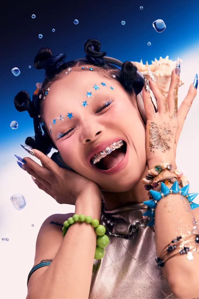 Liu Grace trên bìa chính thức của EP Bobby.