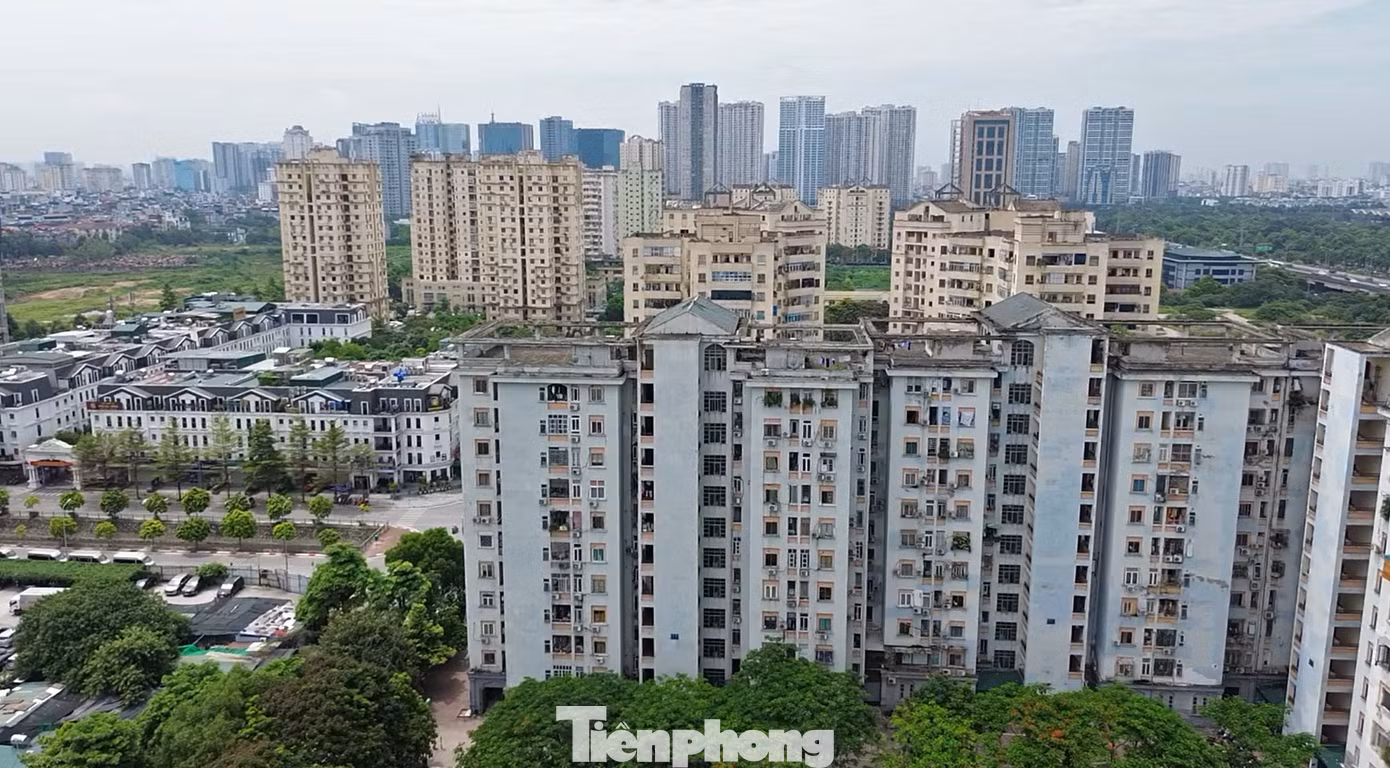 Còn tại Khu tái định cư A6 Nam Trung Yên (phường Trung Hoà, quận Cầu Giấy), mặc dù nhiều năm qua các tòa nhà tại đây liên tục bị phản ánh về tình trạng xuống cấp nhưng giá bán các căn hộ vẫn tăng đáng kể.