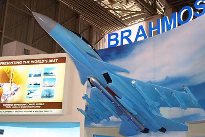 Mô hình Su-30MKI với BrahMos