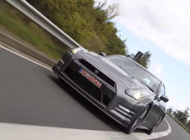 Nissan GT-R 2013 với một số nâng cấp ở kiểu dáng và sức mạnh động cơ sẽ chính thức được giới thiệu tại triển lãm Tokyo 2011 diễn ra vào cuối tháng 