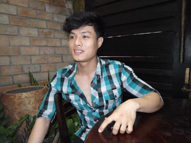 Theo Phước Lợi, những lời Phú Nguyễn (ảnh) chia sẻ rằng anh là người trang điểm chính cho Hoàng My trong những ngày ở Tuần Châu là sai sự thật
