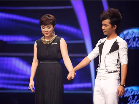 Ya Suy (phải) gây bất ngờ trong đêm công bố kết quả gala 8. Ya Suy gây bất ngờ trong đêm công bố kết quả gala 8