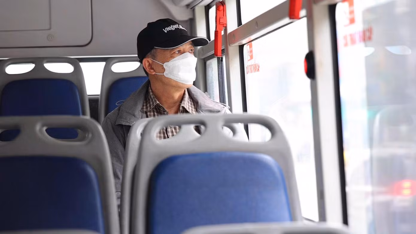 Việc kiếm một chỗ ngồi thông thoáng trên xe buýt vô cùng dễ dàng trong những ngày qua.