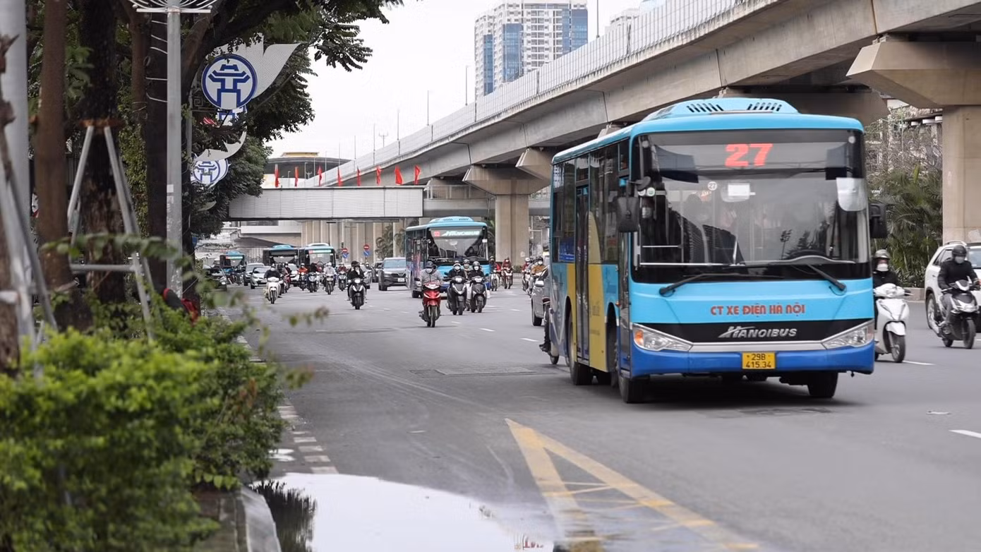 Tổng lượng vé lượt đạt 1,2 triệu. Đặc biệt, lượng khách sử dụng vé tháng trong tháng 2 năm nay tăng thêm hơn 15.200 vé, đạt gần 29.000 vé do số học sinh, sinh viên đã quay trở lại trường học trực tiếp.