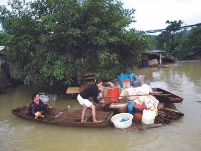 Dân vùng lũ ở Hà Tĩnh 
