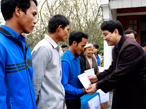 Đoàn đã tặng quà tết cho nhân dân, thanh thiếu nhi có hoàn cảnh khó khăn tại khu vực Nghĩa trang Trường Sơn, bao gồm: suất quà tết (từ 500 nghìn đồng đến 1 triệu đồng/suất) và bánh kẹo, sách vở...