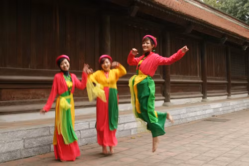 Rộn ràng với trò chơi dân gian: oẳn tù tì,...
