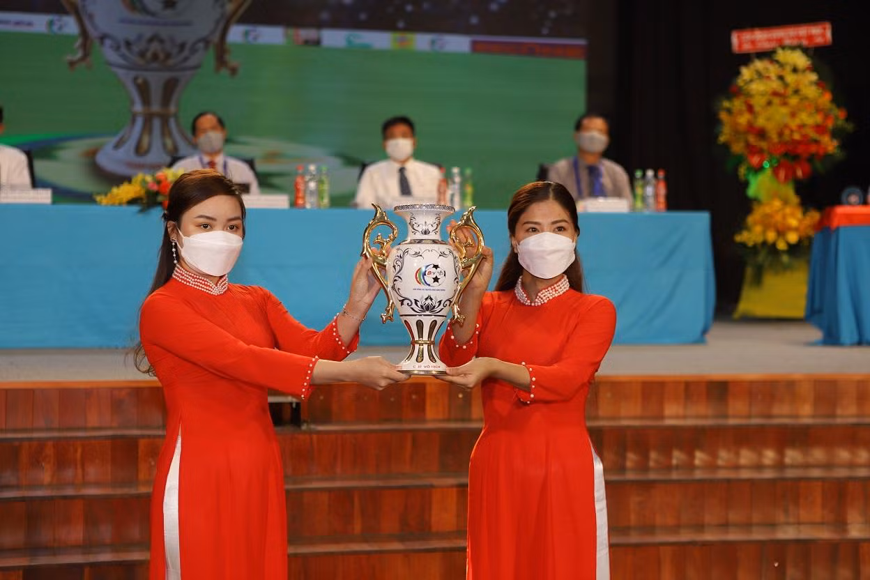 Giới thiệu Cup vô địch tại giải bóng đá truyền hình Bình Dương – Cup Number 1 lần thứ 21