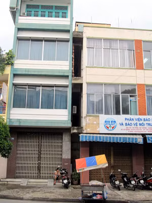 Đường luồng giữa hai nhà 178 và 180 Triệu Nữ Vương