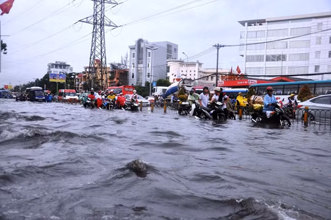 Bình Thuận di dời hàng trăm hộ dân khỏi khu vực nguy hiểm ảnh 5