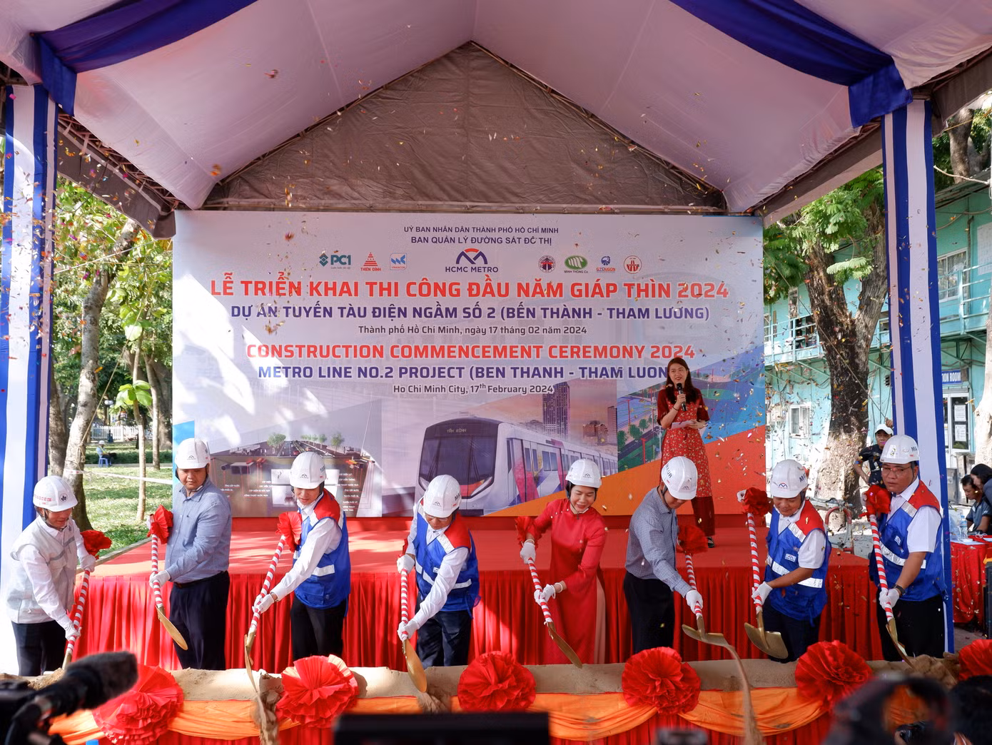 Lãnh đạo Ban Quản lý đường sắt đô thị TPHCM cùng các đơn vị thực hiện nghi thức phát động triển khai thi công đầu năm Giáp Thìn 2024 dự án xây dựng tuyến tàu điện ngầm số 2 (Bến Thành - Tham Lương).