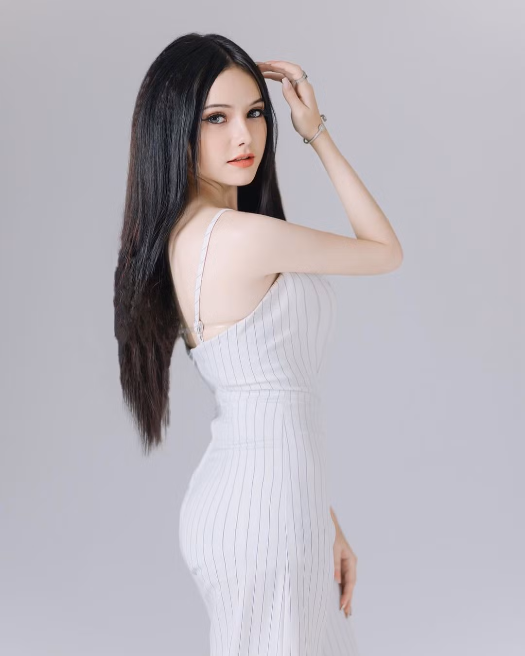 Việc từng có kinh nghiệm tham gia cuộc thi Hoa hậu Hòa bình Lào cũng được đánh giá là thế mạnh của người đẹp khi trở lại.