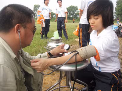 Kiểm tra sức khỏe trước khi lên máy bay. Ảnh: Trọng Phú. Kiểm tra sức khỏe trước khi lên máy bay Ảnh: Trọng Phú
