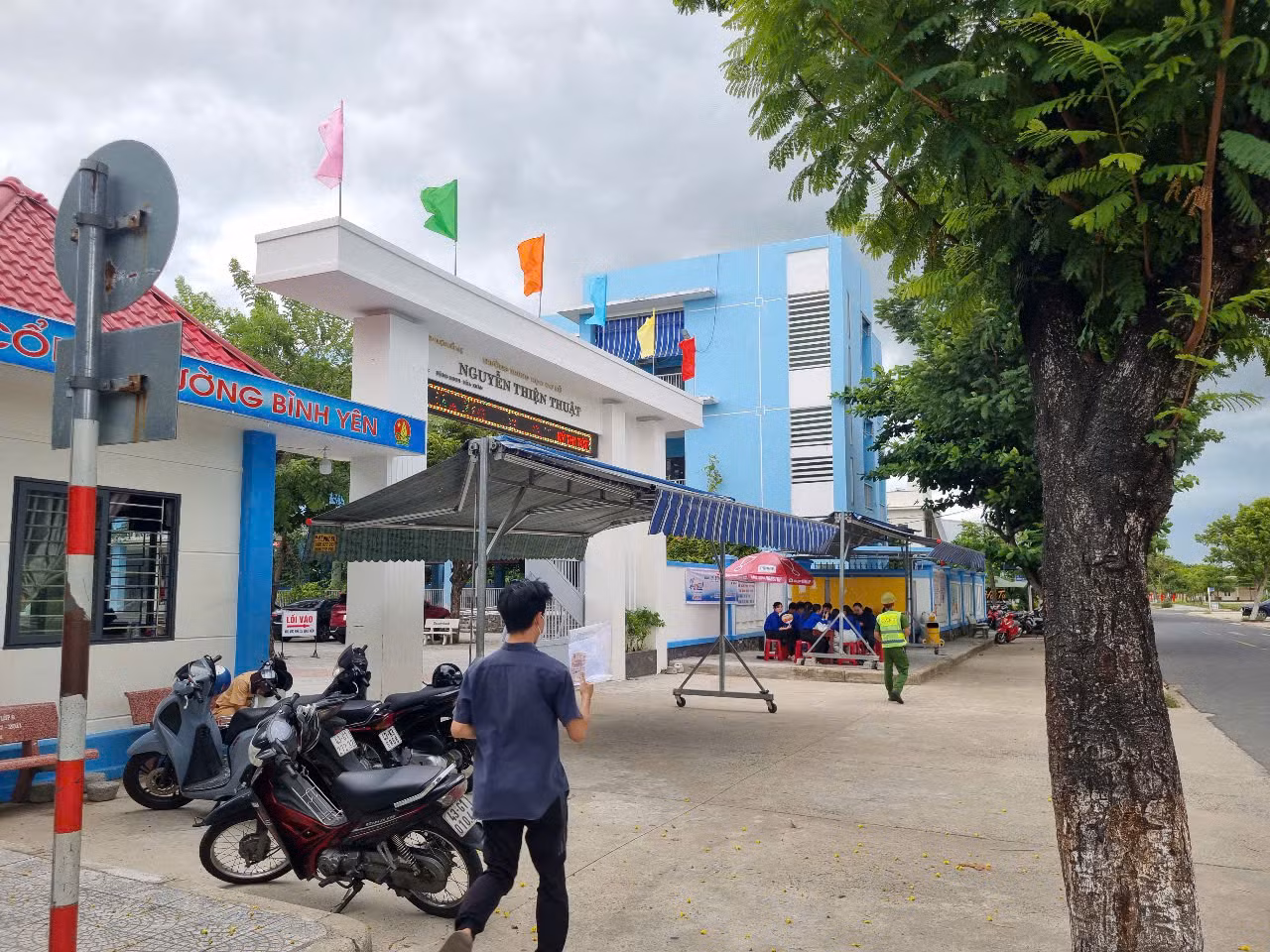 Kết thúc kỳ thi Tốt nghiệp THPT 2025, đề ngoại ngữ dễ không? ảnh 9