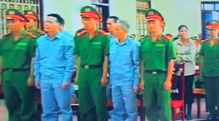 Các bị cáo có mặt trong phiên tòa sáng nay