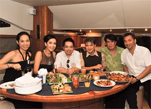 Nhưng vì anh yêu chị, thương chị thật lòng. Anh cũng được mẹ chị nhiệt tình nhận làm con rể nên chị lập gia đình với anh mà không đắn đo suy nghĩ về những khó khăn trước mắt