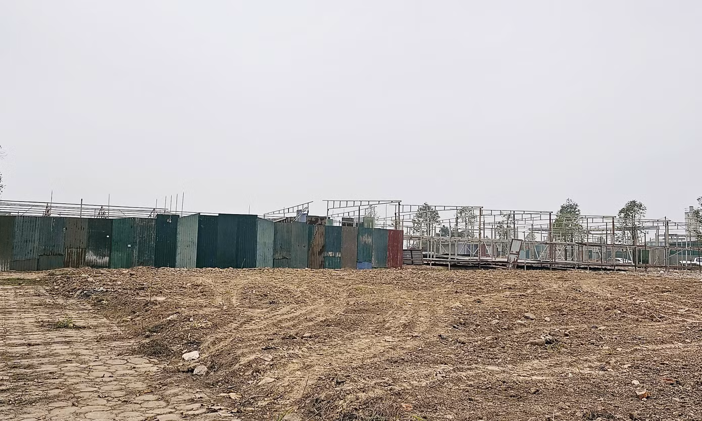 UBND xã Cự Khê yêu cầu chủ đầu tư khu đô thị mới Thanh Hà dừng ngay việc thi công khu lán trại tạm tại khu A2.7.