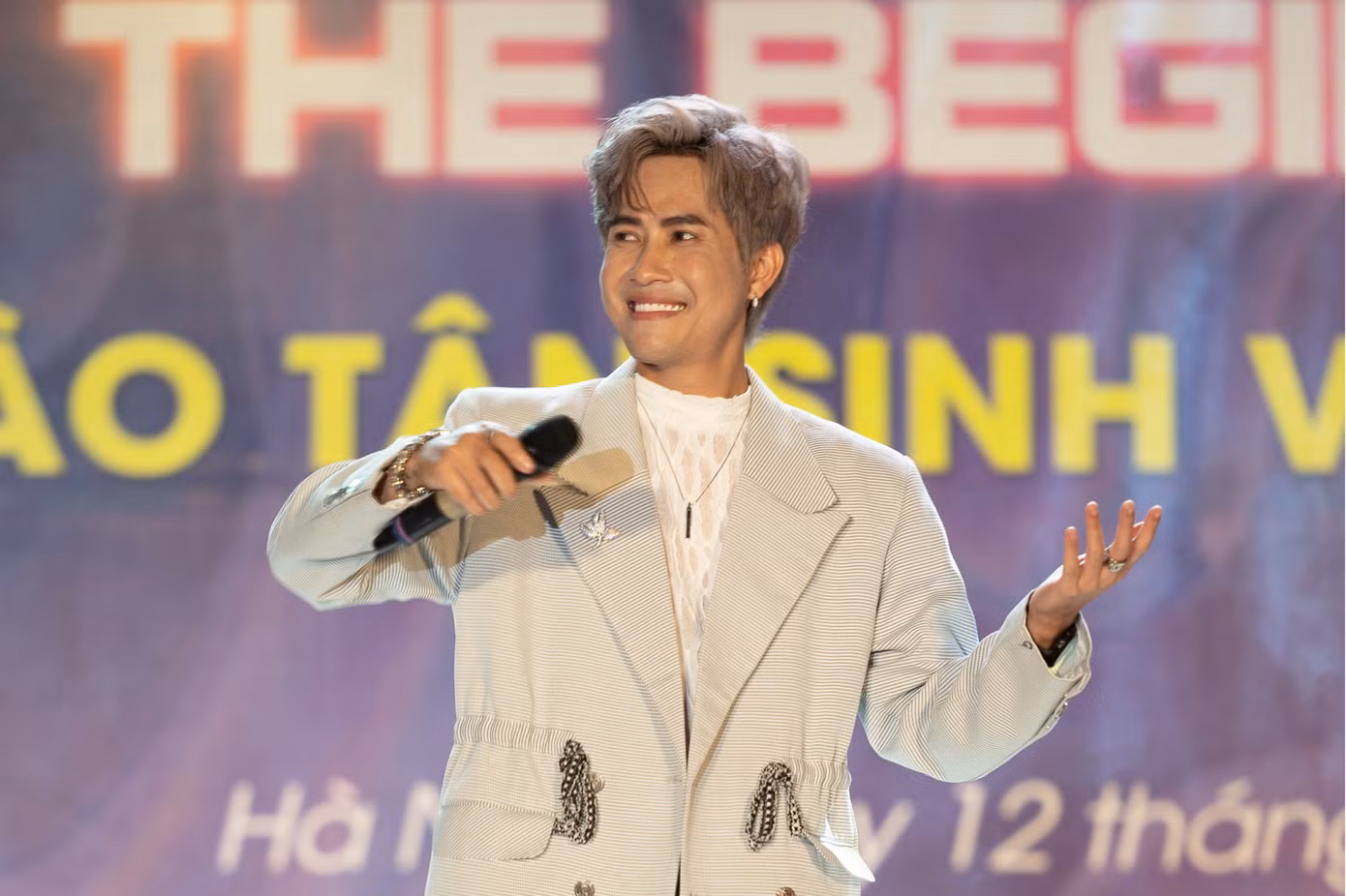 Nam ca sĩ Thanh Hưng idol mang đến chương trình những bài hát hot nhất hiện nay.