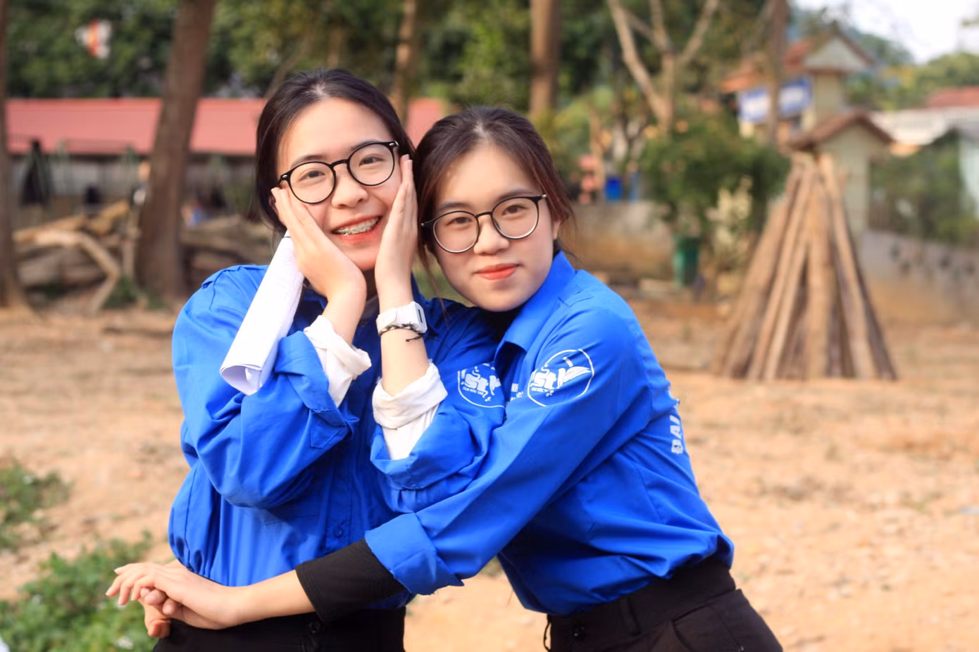 Cựu thành viên Ban chủ nhiệm CLB Sức Trẻ - CLB Tình nguyện Trường Đại học Ngoại ngữ; Tích cực tham gia hoạt động tình nguyện. Cựu thành viên Ban chủ nhiệm CLB Sức Trẻ - CLB Tình nguyện Trường Đại học Ngoại ngữ; Tích cực tham gia hoạt động tình nguyện.
